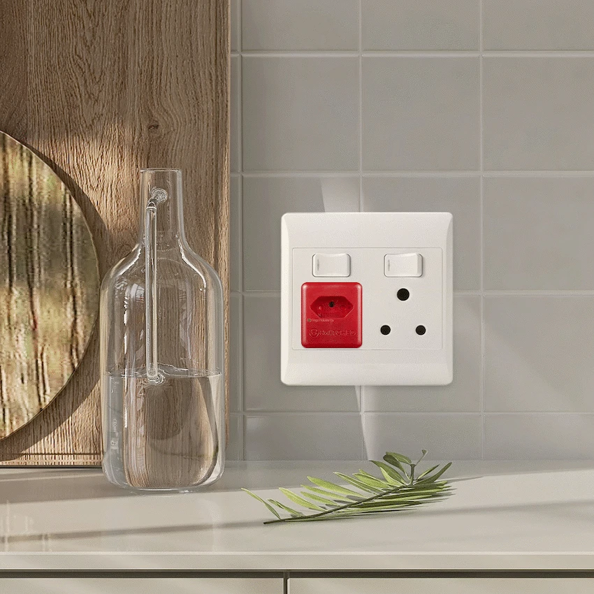 SWITCHED 1 Way High Surge Network Safe Adaptor - Image 3