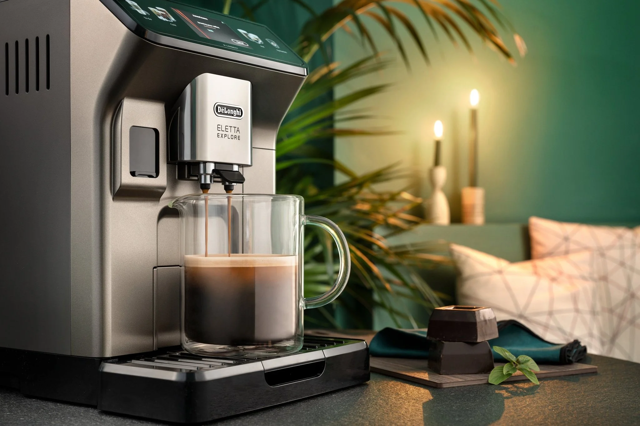 Delonghi DLSC078 Double Walled Coffee Pot 750ml - Image 4