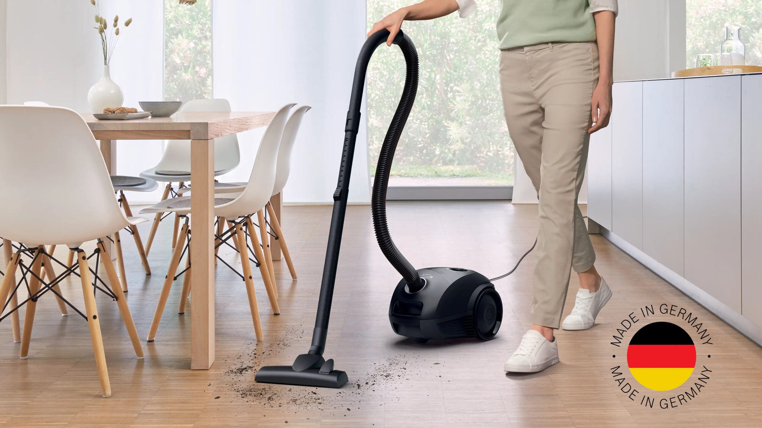 Bosch BGBS2LB1 Serie 2 Black Bagged Vacuum Cleaner - Image 2