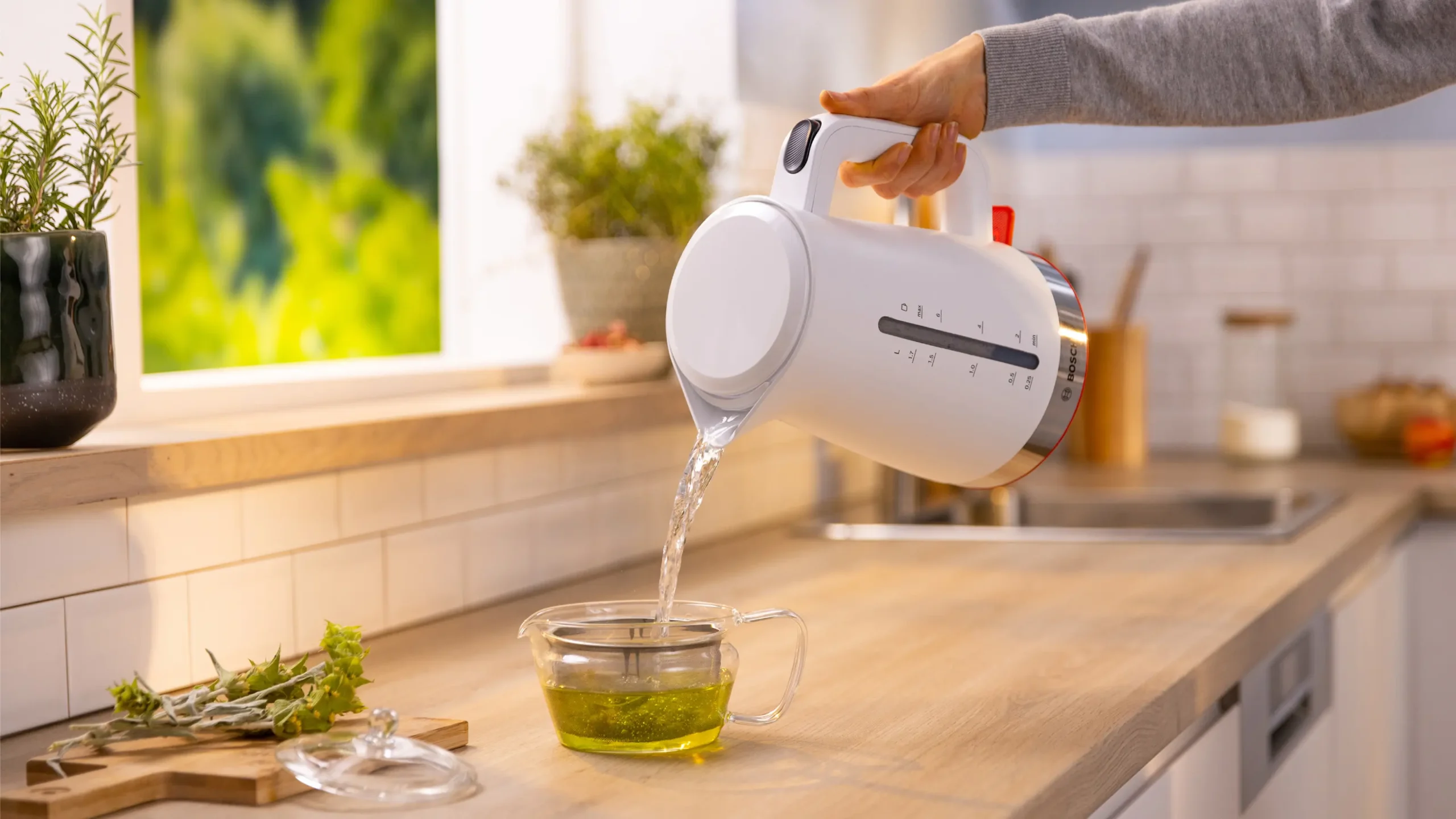 Bosch TWK4M221 MyMoment White 1.7L Kettle - Image 4