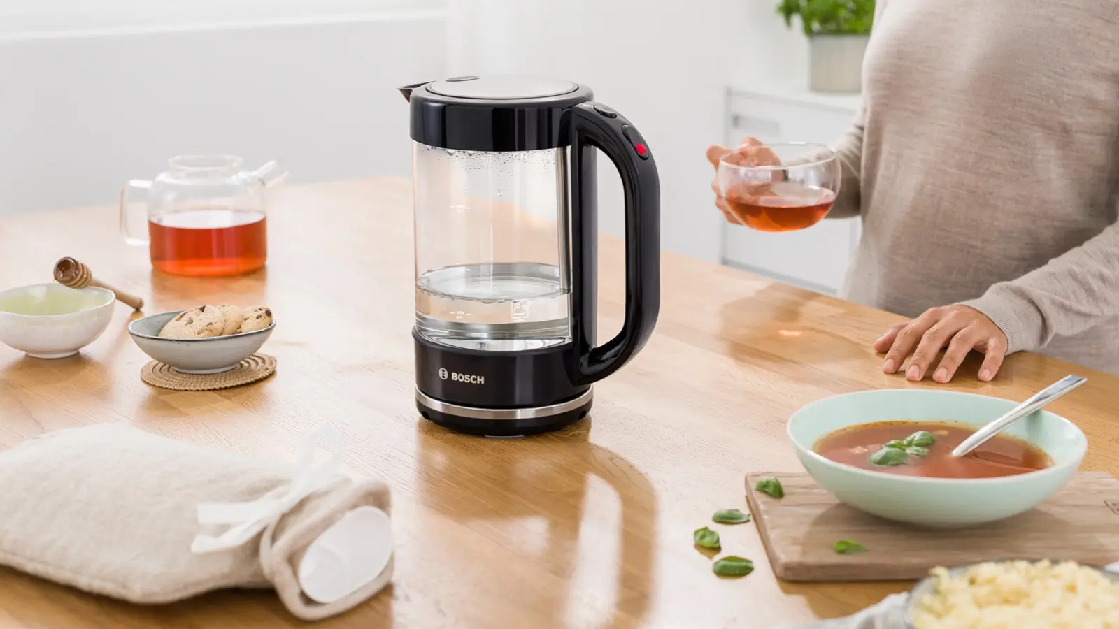 Bosch TWK70B03 1.7L Glass Cordless Kettle - Image 6