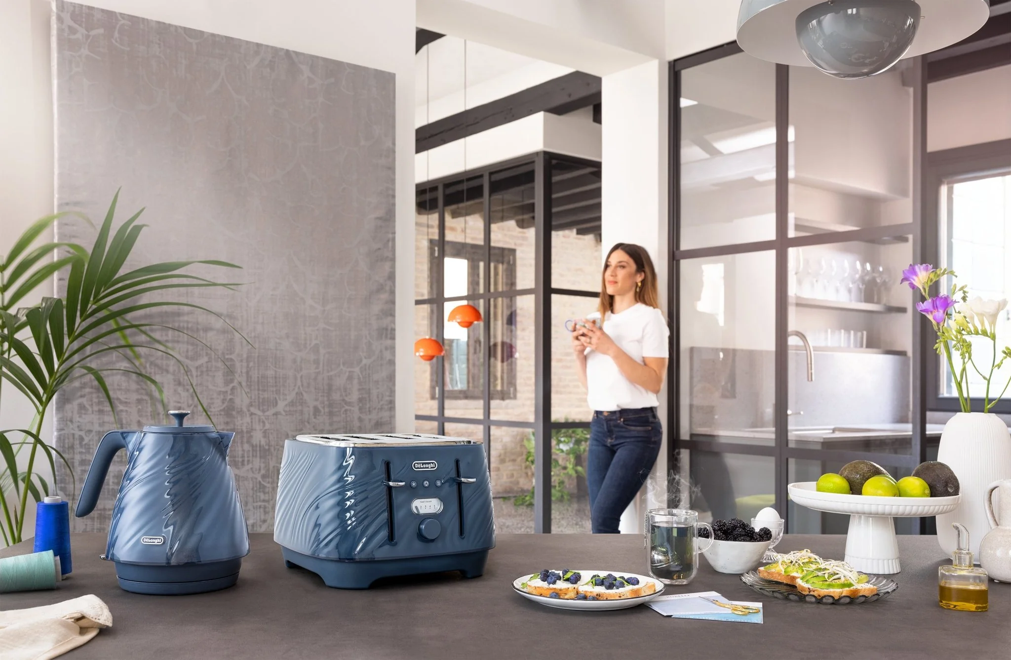 Delonghi KBDS3001.BL Ballerina Seta Cordless Kettle Silk Blue - Image 7