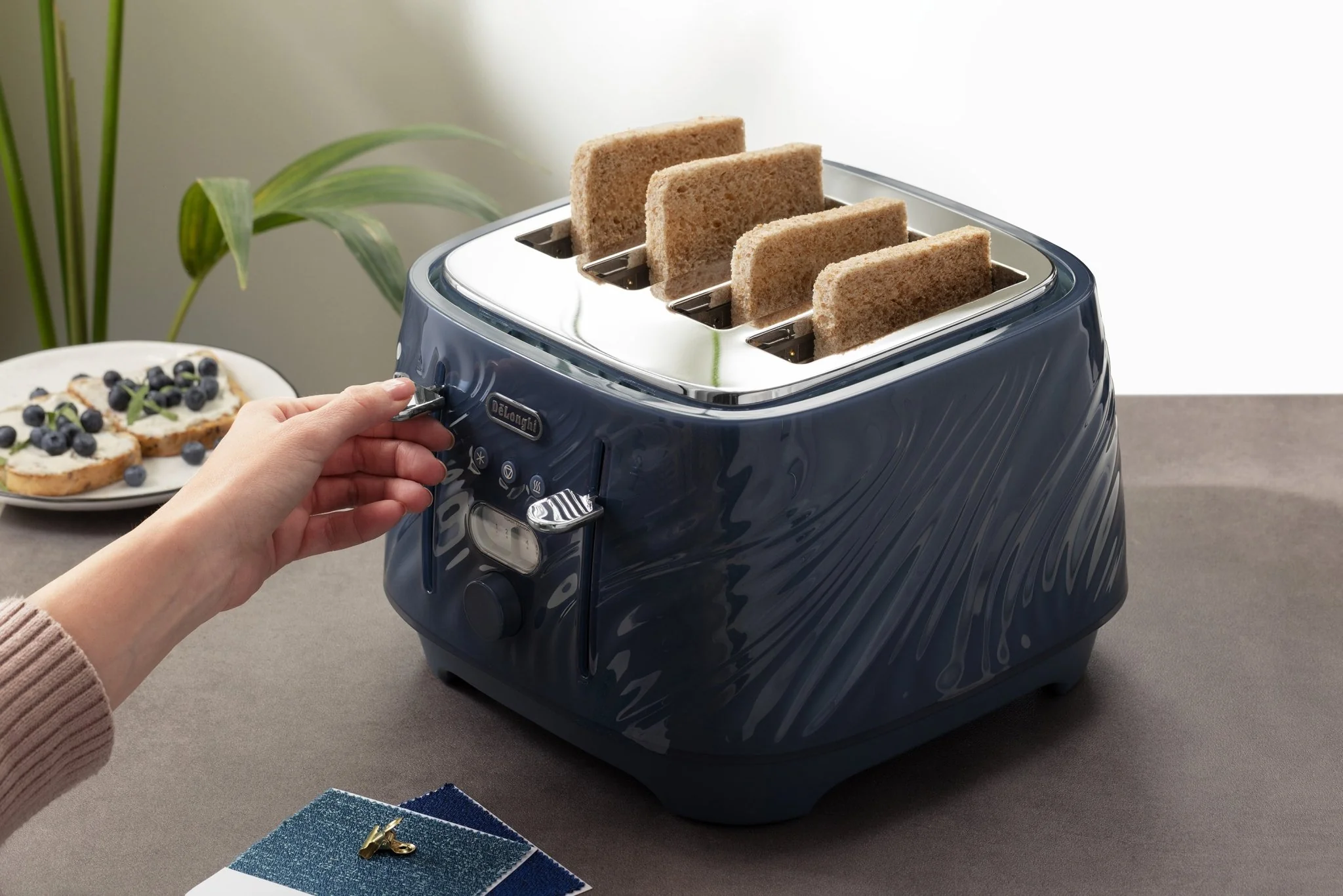 Delonghi ZA0230040023 Ballerina Seta 4 Slice Toaster Silk Blue - Image 4