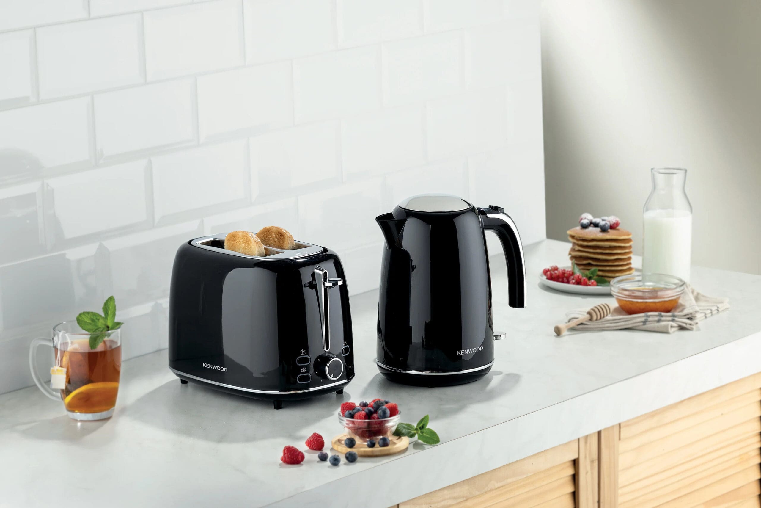 Kenwood 00C284300KEZA Eterna Plastic Electric Kettle - Glossy Black - Image 5