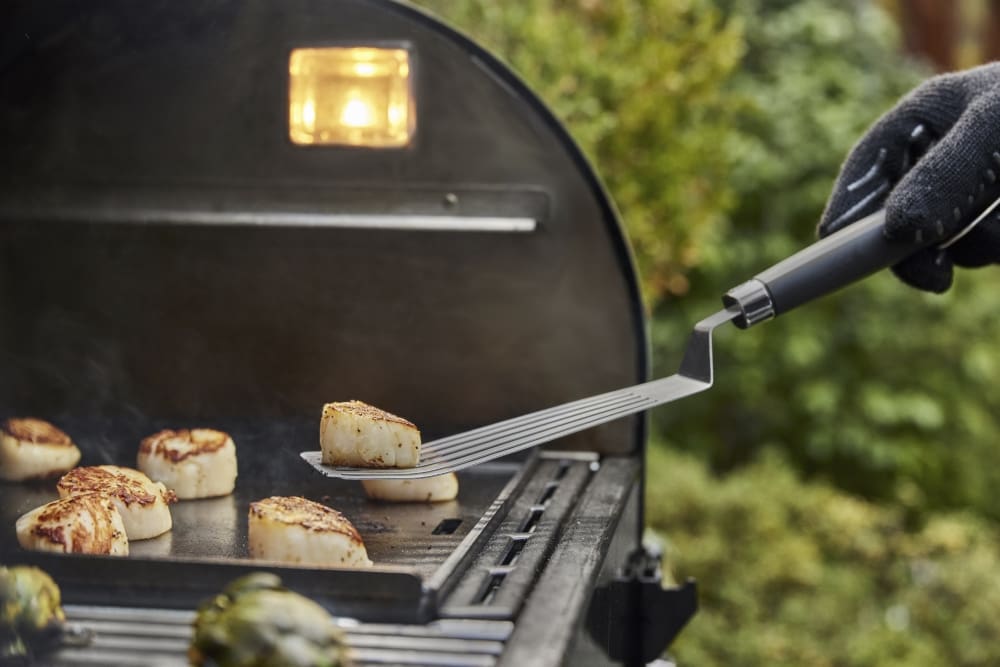 Weber 6780 Flexible Griddle Spatula - Image 2